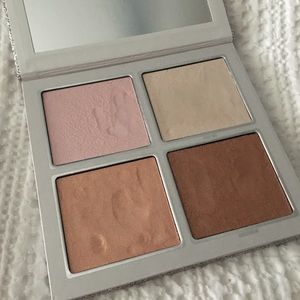 KylieCosmetics Holiday Wet Set highlighter palette
